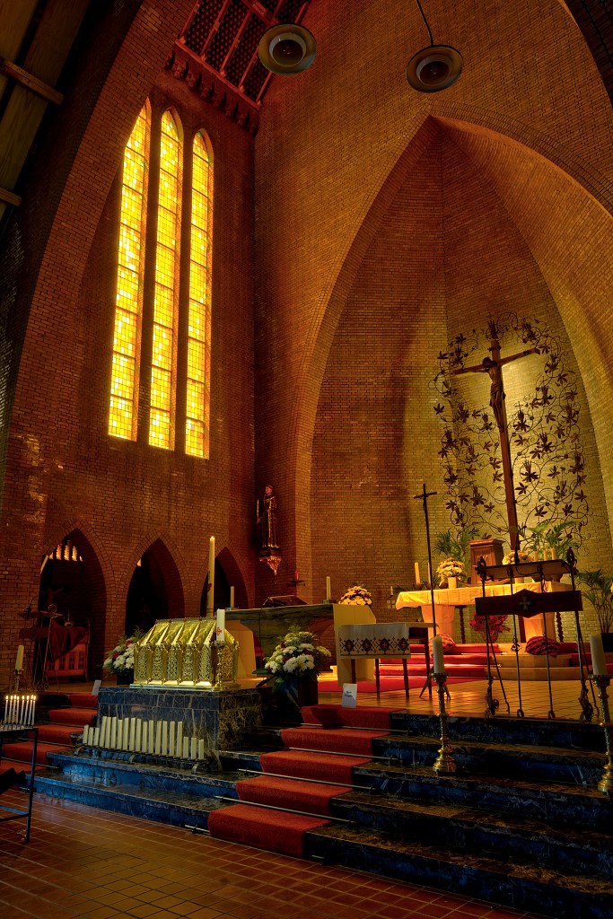 hdr Martelaren van Gorcum den briel brielle kerkfotografie religie religion kerk watergeuzen 1572 Martelveld Ciborium kathedraal rooms katholiek bedevaartkerk heiligdom